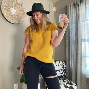 Short sleeve turtle neck sweater